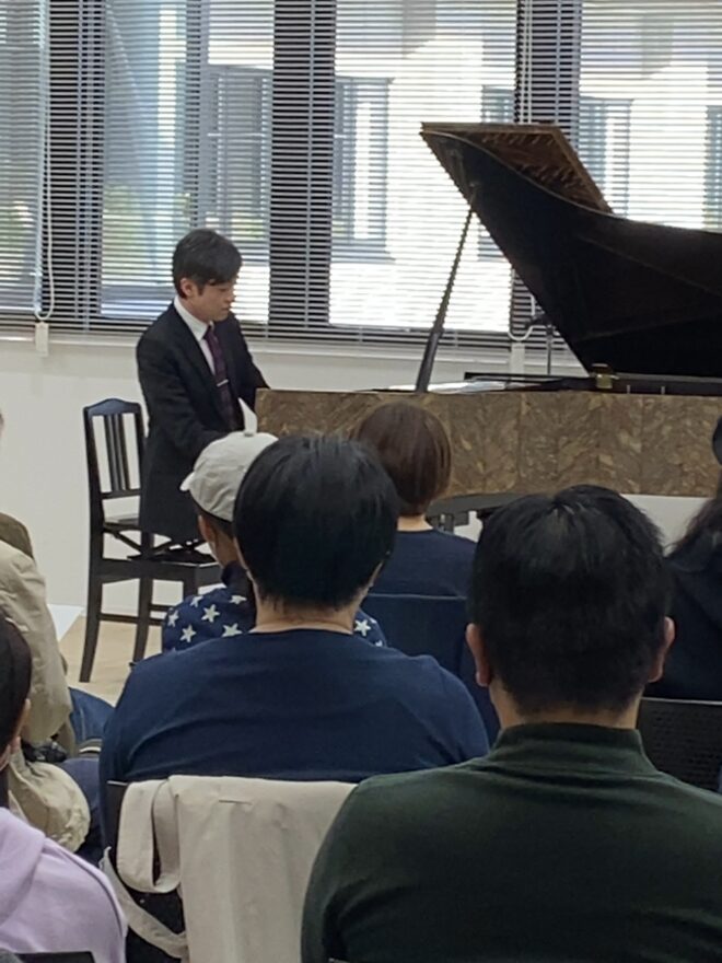 伊藤伸さんによるピアノ演奏